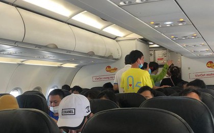Máy bay bay 5 vòng không thể hạ cánh xuống TP.HCM, phải quay đầu ra Cam Ranh
