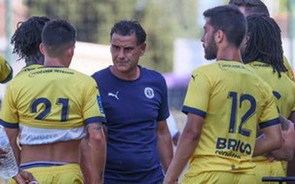 Pau FC lại thua trận, HLV Tholot thẳng thừng chê học trò