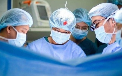 Gắp dị vật trong vùng kín bé gái 5 tuổi