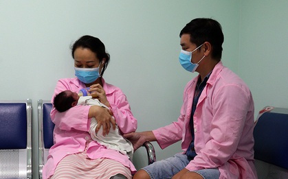 Cấp cứu thành công bé sơ sinh đẻ rớt trong nhà vệ sinh