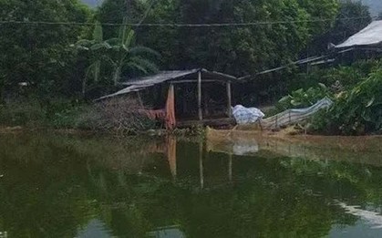 Bố mẹ làm ăn xa, 2 anh em ruột chết đuối thương tâm khi ra ao tắm