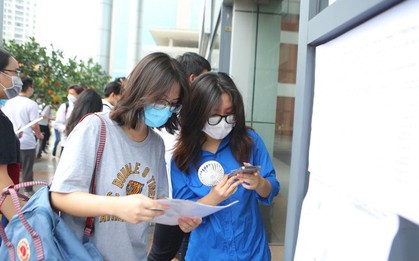 Học phí đại học tăng kịch trần: Áp lực dồn lên vai sinh viên