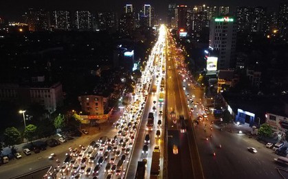 Đường Vành đai 3 trên cao ùn tắc gần 10km lúc nửa đêm