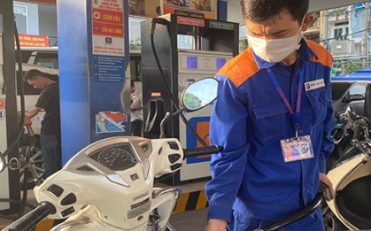 Lùi ngày điều chỉnh giá xăng dầu sang 12/9
