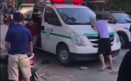 Vụ ném gạch vào đầu đối thủ, chặn xe cứu thương: Mâu thuẫn từ việc trả tiền taxi đi hát karaoke