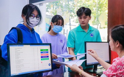 “Chúng tôi quá mệt mỏi và khổ sở với hàng loạt quy định tuyển sinh trực tuyến rối rắm”