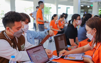 Điểm chuẩn đại học: giảm sốc và tăng thẳng đứng