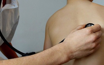 Đã có vaccine Adenovirus chưa? Điều trị cho trẻ nhiễm Adenovirus ra sao?