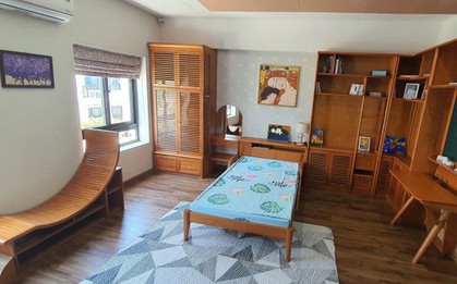 Ông bố tự tay thiết kế phòng thông minh cho con, có bàn học chống gù chống cận