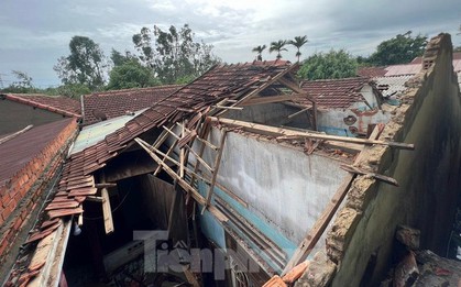 Tường nhà đổ sập xuống chỗ ngủ, đôi vợ chồng thoát chết gang tấc trong đêm bão Noru