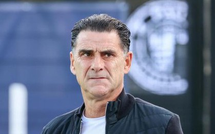 HLV của Pau FC nêu lý do ít dùng Quang Hải
