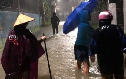 Hai vợ chồng đi khám bệnh bị lũ cuốn trôi