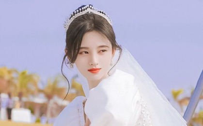 Vừa vào công ty đã mời cưới, nữ nhân viên ghi 3 chữ trên thiệp khiến đồng nghiệp sửng sốt