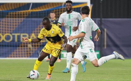 HLV Pau FC hết lời khen ngợi ngôi sao cùng vị trí Quang Hải