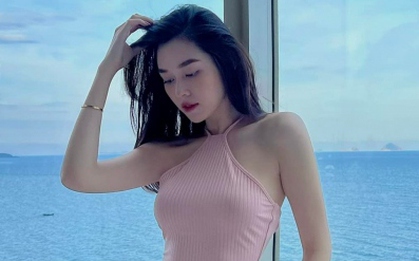 Á hậu Tường San hóa nàng thơ xinh đẹp và quyến rũ bên view biển