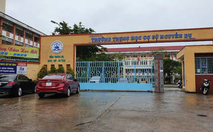 Thầy giáo đâm chết đồng nghiệp ngay tại trường