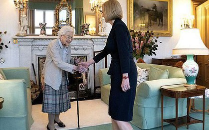 Bác sĩ chỉ ra dấu hiệu cái chết cận kề Nữ hoàng Elizabeth II