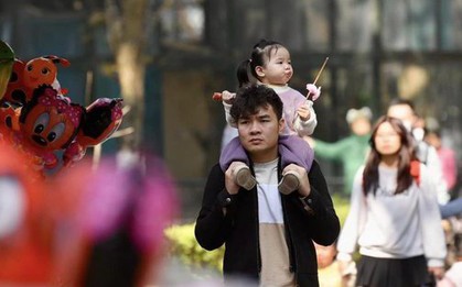Người dân Thủ đô đổ về khu vui chơi, Trung tâm thương mại trong ngày đầu năm