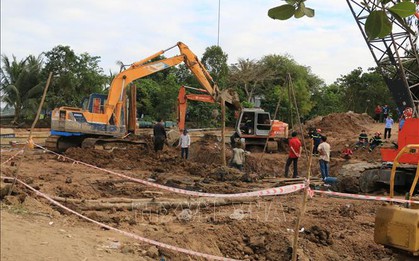 Vụ bé trai rơi xuống trụ bê tông sâu 35 m: Tiếp tục cứu hộ với phương châm "còn nước còn tát"