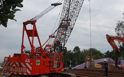 Bé trai lọt xuống trụ bê tông sâu 35m: Khó khăn khi đào đất sét cứng