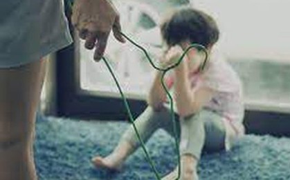 Vụ cháu bé bị dập não: Người giữ trẻ đánh liên tục vào đầu bé