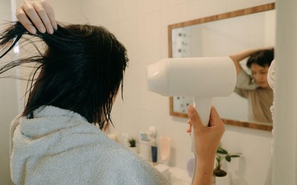Cô gái thức dậy với tình trạng liệt mặt chỉ vì quên làm một việc sau khi gội đầu, nếu bạn cũng từng như vậy thì nên sửa ngay