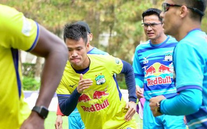 Chưa kịp vui vì có nhà tài trợ mới, HAGL đứng trước nguy cơ bị cấm sân ở V-League 2023
