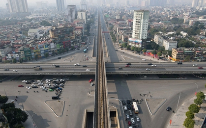 Những tuyến phố Hà Nội hằng ngày đông đúc bỗng yên bình trong ngày 30 Tết