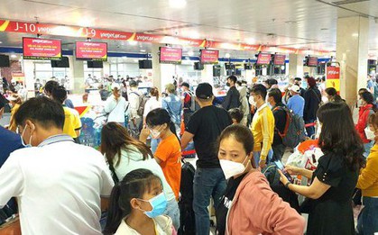 Phá kỷ lục về lượng khách, sân bay Tân Sơn Nhất “căng mình” ứng phó