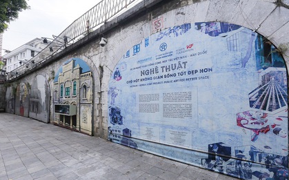 Phố bích họa Phùng Hưng khoác áo mới đón Tết Quý Mão 2023