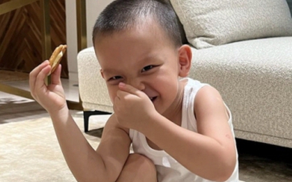 Leon nhà Hồ Ngọc Hà khiến mẹ cười không ngớt khi nói lưu loát câu này