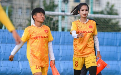 "Đột nhập" buổi tập của tân binh 19 tuổi ĐT nữ Việt Nam