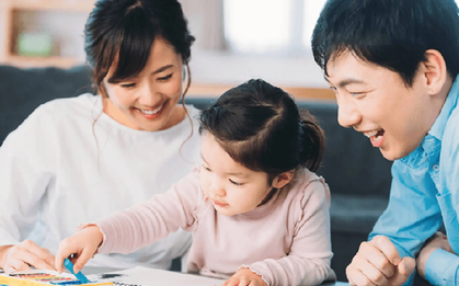 Tiến sĩ Harvard: Muốn con thông minh nhanh nhạy, cha mẹ hãy là "người làm vườn" khéo léo và làm thêm 4 việc sau