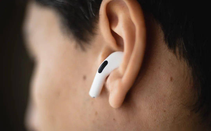 Cô gái 19 tuổi đeo tai nghe khi ngủ, hôm sau gặp cảnh tượng hãi hùng