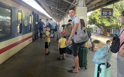 Sau 1 ngày mở bán: Hơn 1.000 vé tàu Tết tập thể năm 2024 được đặt mua