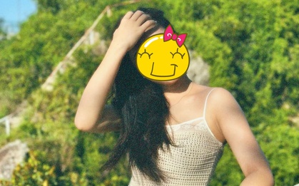 Lấy cầu thủ nổi tiếng, cô chủ khách sạn vừa khoe quà 20/10 vừa “dằn mặt” người lạ nhắn tin cho chồng: Cao tay!