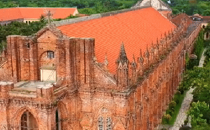 Phát hiện nhà thờ trăm tuổi đậm nét châu Âu cách Hà Nội 2 giờ chạy xe, du khách nhận xét "ở ngoài đẹp hơn trong hình"