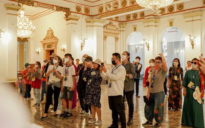 Tour tham quan trụ sở HĐNĐ - UBND TPHCM ngày càng hút khách
