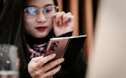 Người Việt chi hơn 1,15 nghìn tỷ mua điện thoại trên TMĐT: Shopee, Lazada, Tiki phả hơi nóng vào Thế Giới Di Động, FPT Shop