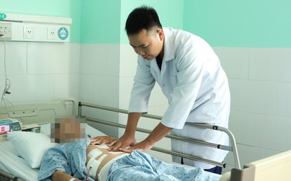 Phẫu thuật lấy hàng trăm viên sỏi trong túi mật của bệnh nhân 65 tuổi