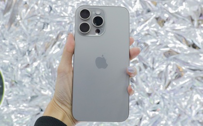 iPhone 15, iPhone 15 Pro Max bất ngờ xuống giá sau 1 tháng mở bán tại Việt Nam