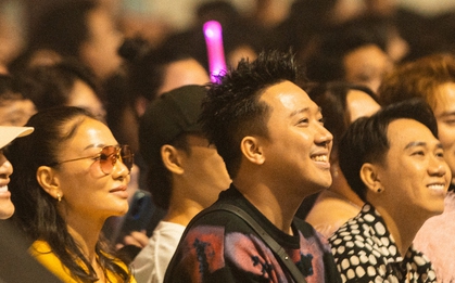 Trấn Thành đến ủng hộ concert Trung Quân, tiện thể nhắc khéo: "Sau dịch khán giả ít đi coi hát, coi kịch và... coi phim!"