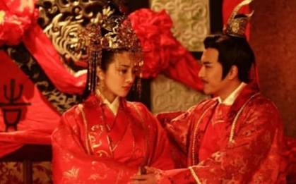 Hoàng hậu phải ăn món gì trước khi động phòng với hoàng đế?