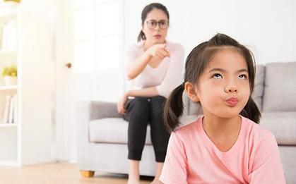 Hệ luỵ khi cha mẹ áp đặt con thái quá