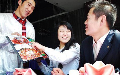 Trên bàn tiệc người EQ cao sẽ chọn 3 món này: Không cần thứ đắt nhất nhưng vẫn có thể "lấy lòng người"