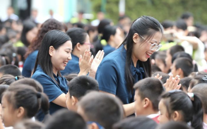 2 kiểu quà tặng khiến thầy cô không dám nhận, phụ huynh nên để ý, tránh làm đôi bên khó xử