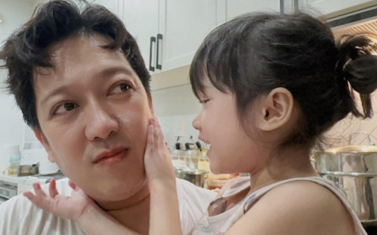 Xem một clip Trường Giang ngồi trên ô tô cùng con gái Destiny, nhiều người khen "Mười Khó" khéo dạy con vì chi tiết này