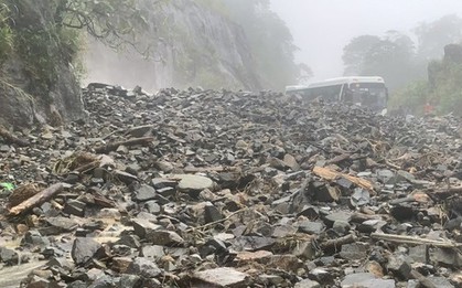 Đèo Khánh Lê sạt lở, tuyến đường Đà Lạt - Nha Trang bị chia cắt