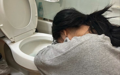 Nghĩ nhịn ăn giúp phòng bệnh, người phụ nữ “tá hỏa” vì nước tiểu đầy bọt, mắc bệnh tiểu đường
