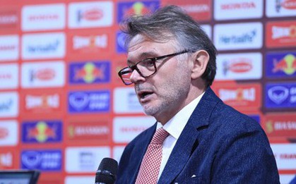 HLV Troussier hài lòng với những nỗ lực của đội tuyển Việt Nam